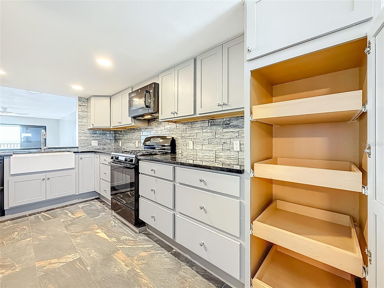 Image 16 of 36 For 5400 Park Street N 607