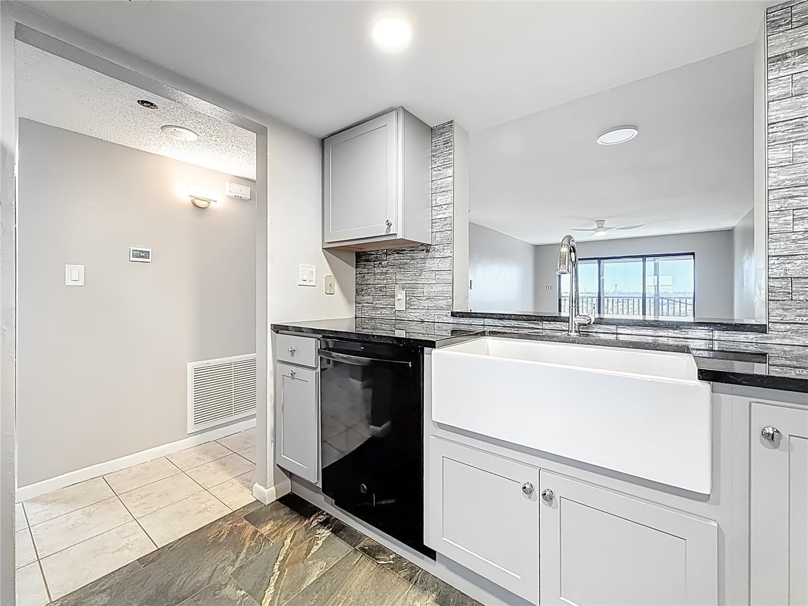 Image 19 of 36 For 5400 Park Street N 607