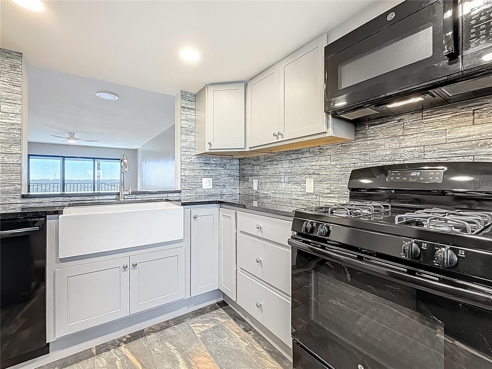 Image 2 of 36 For 5400 Park Street N 607