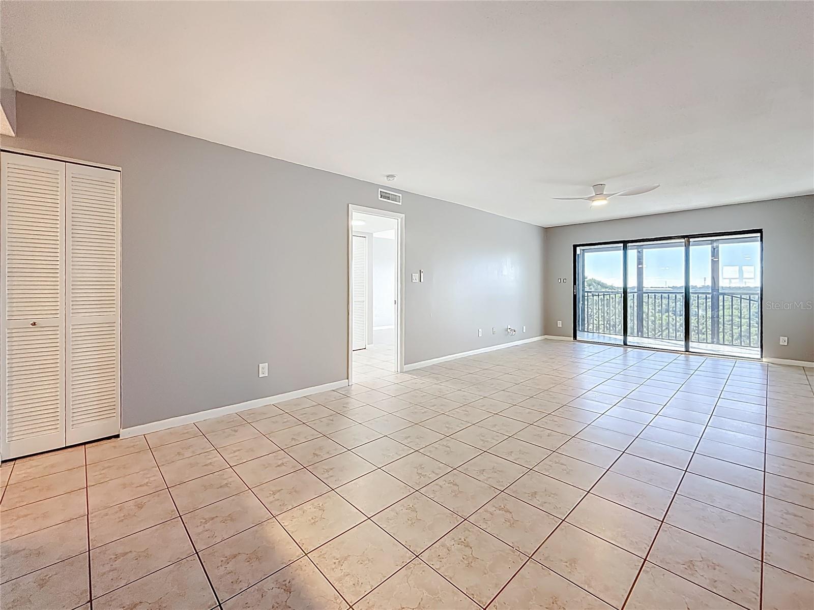 Image 5 of 36 For 5400 Park Street N 607