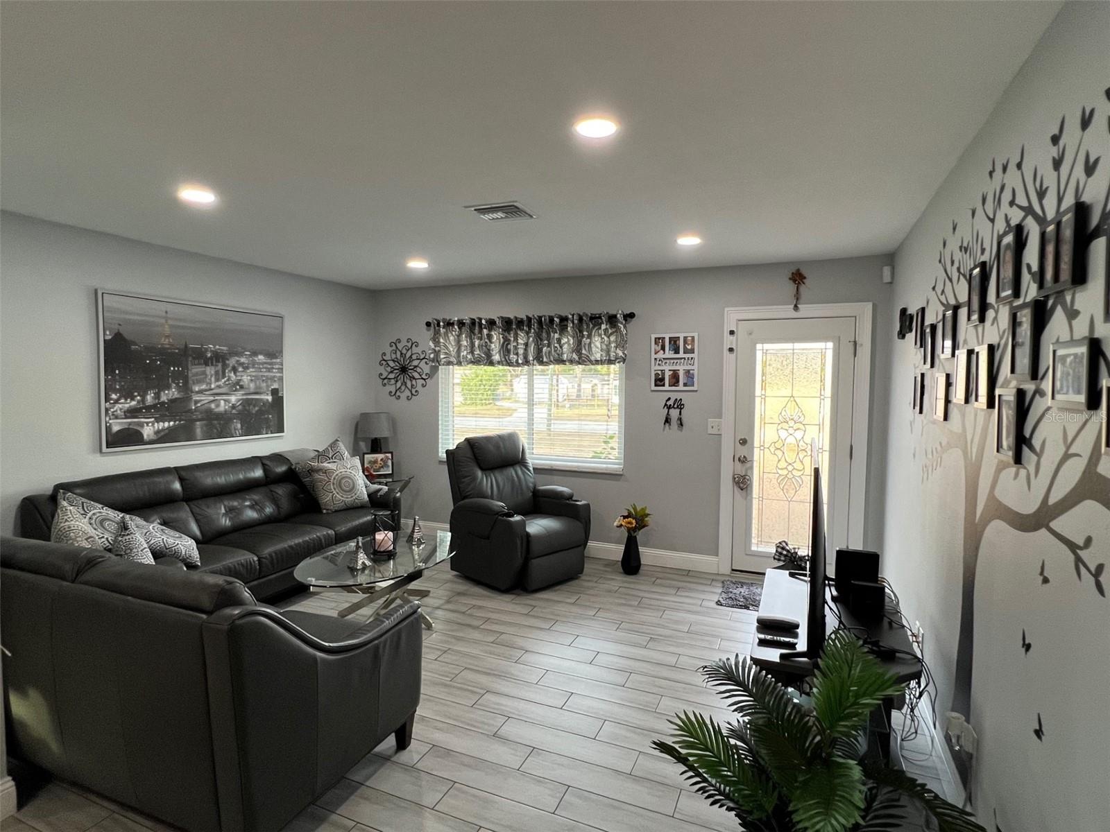 Image 19 of 35 For 9328 Forest Hills