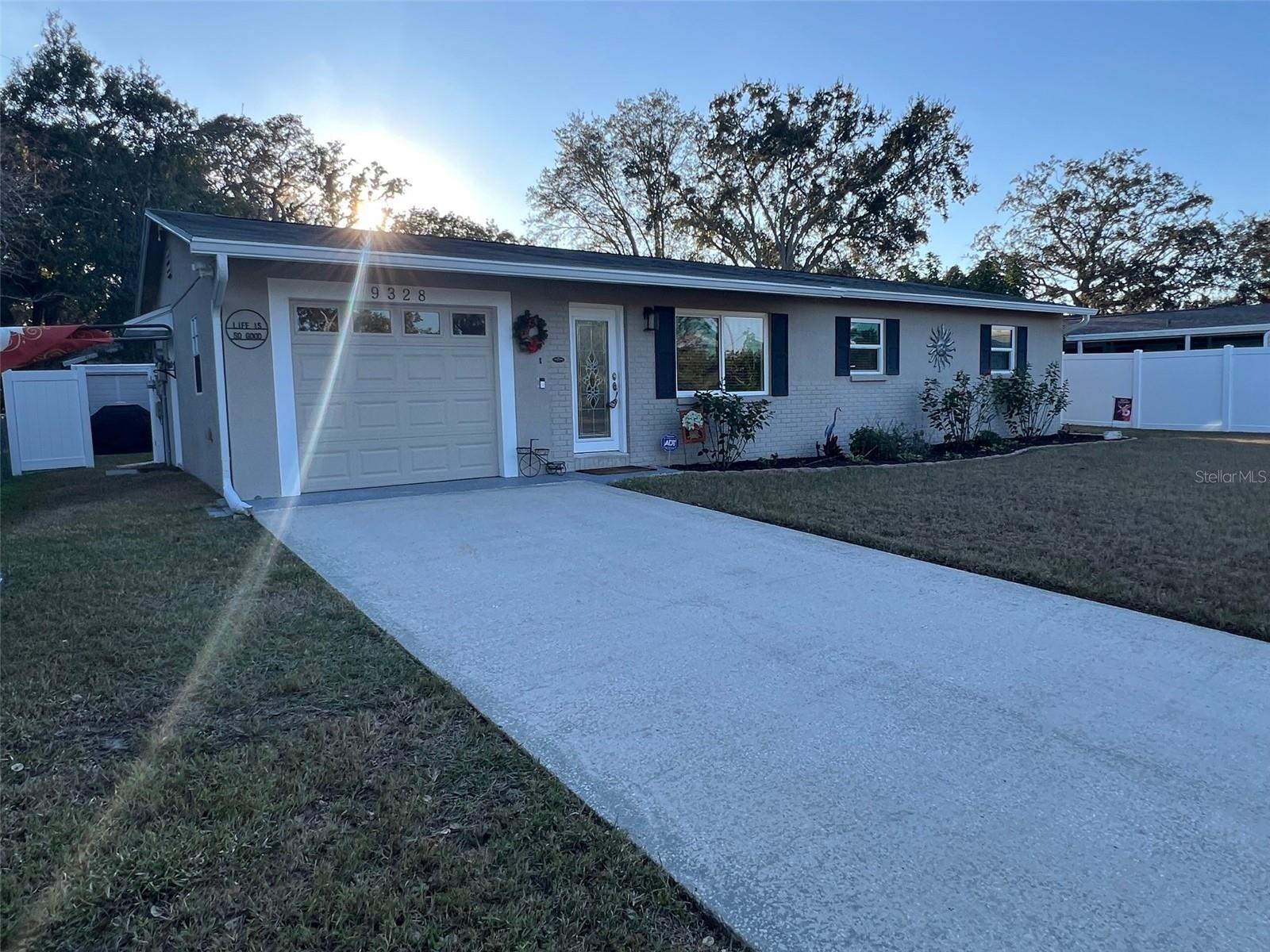 Image 2 of 35 For 9328 Forest Hills