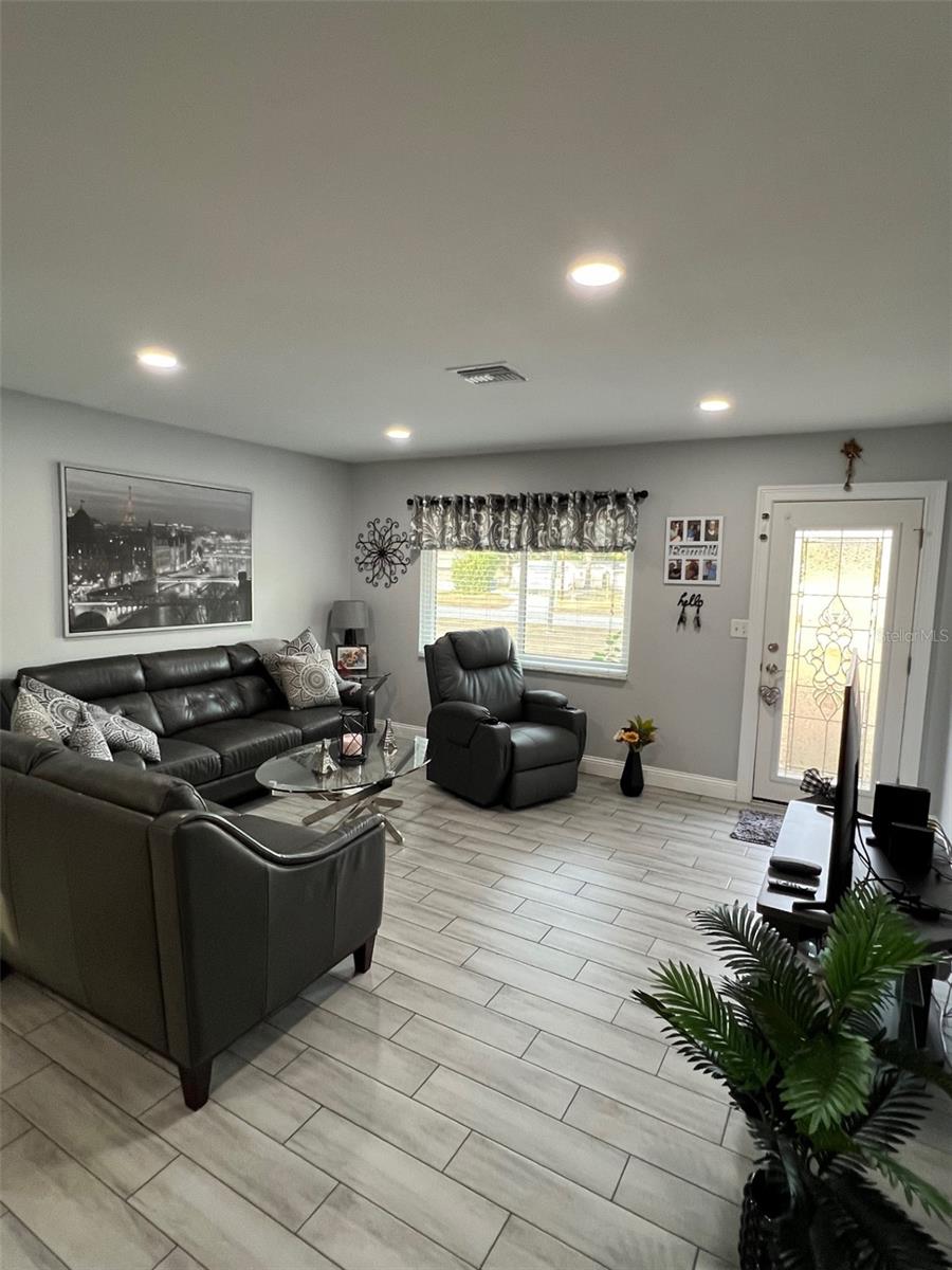 Image 20 of 35 For 9328 Forest Hills