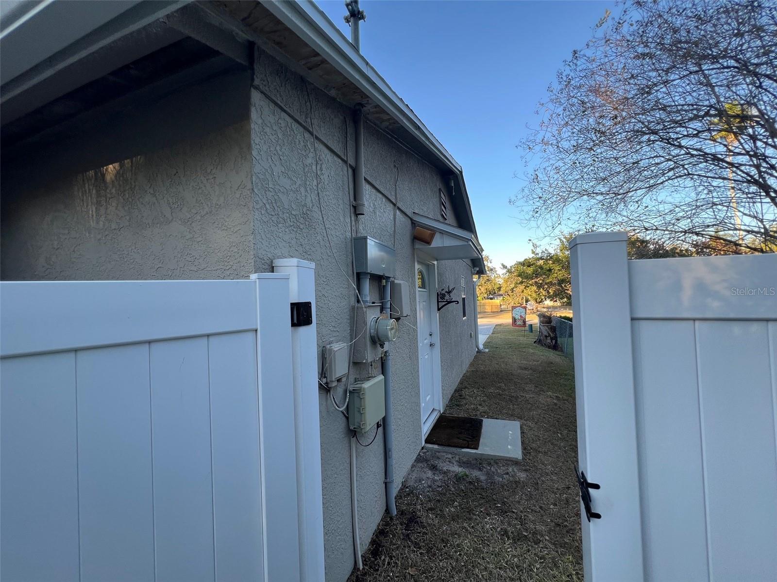 Image 4 of 35 For 9328 Forest Hills