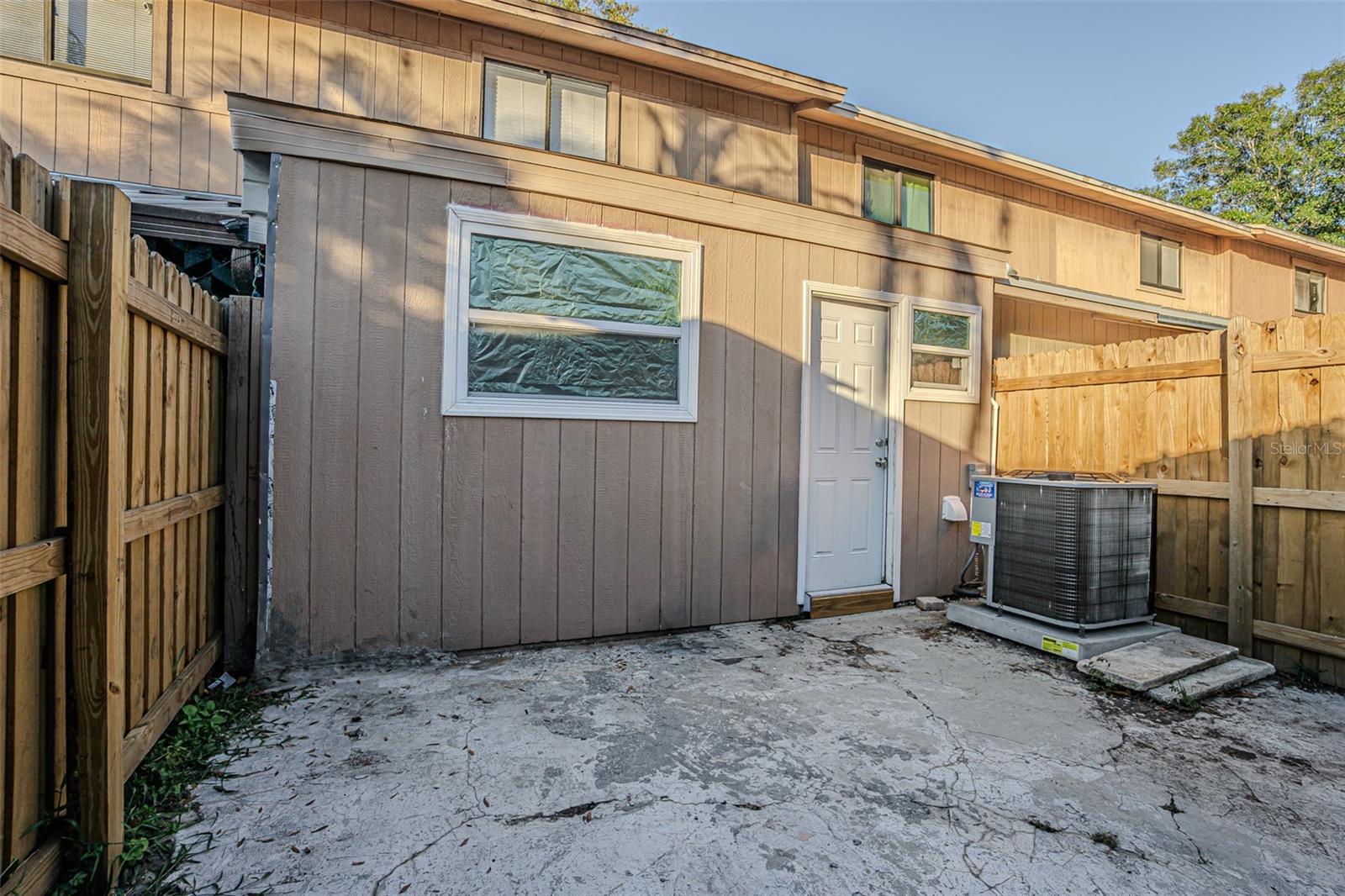 Image 16 of 21 For 4010 Oak Limb Court