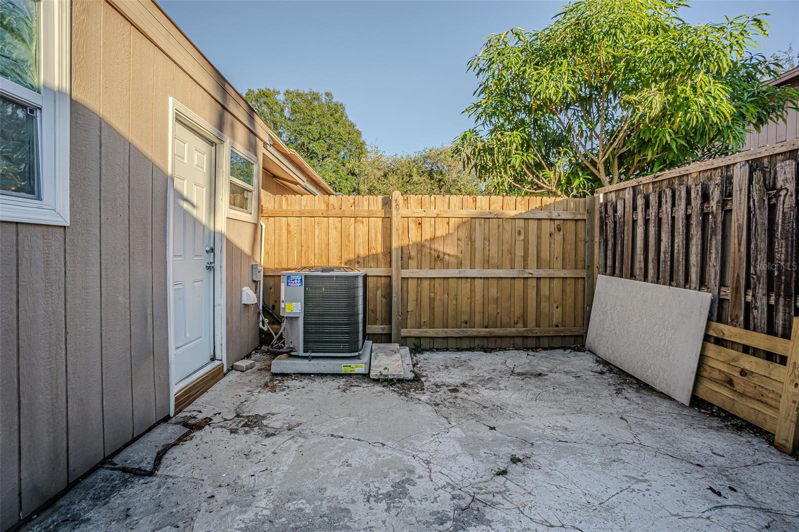 Image 17 of 21 For 4010 Oak Limb Court