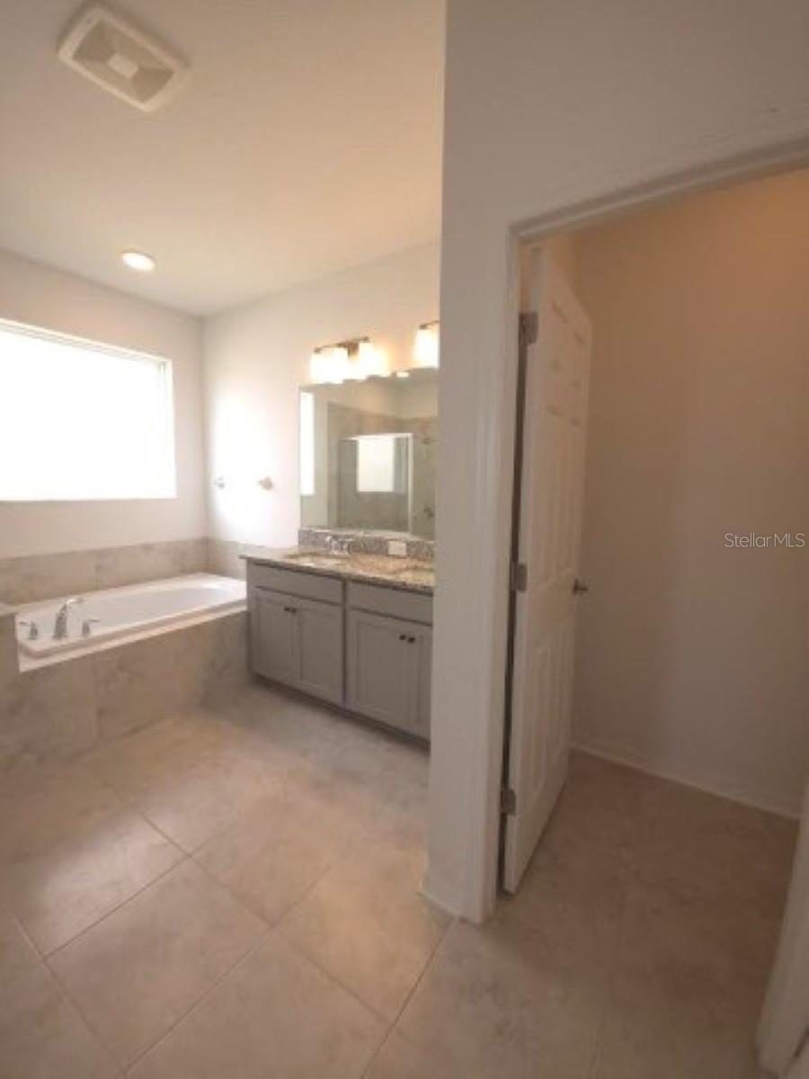 Image 23 of 41 For 10715 New Morning Drive