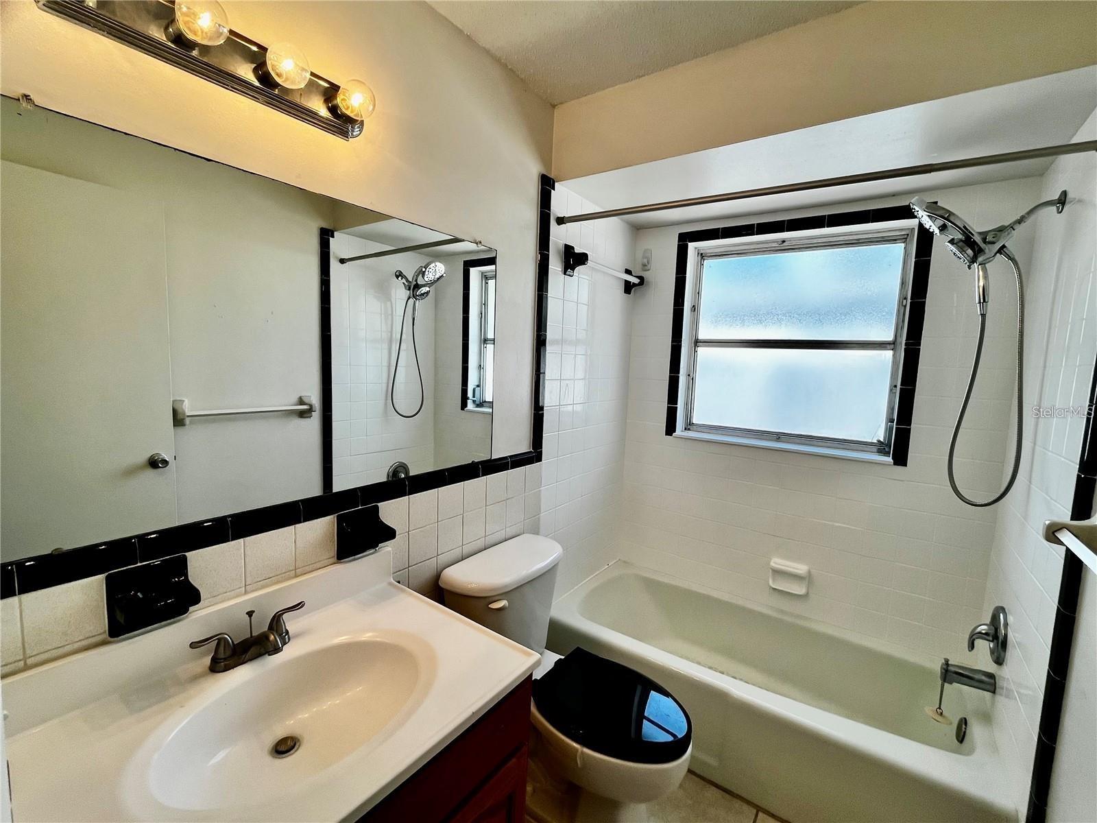 Image 18 of 35 For 15701 Waverly Street 2