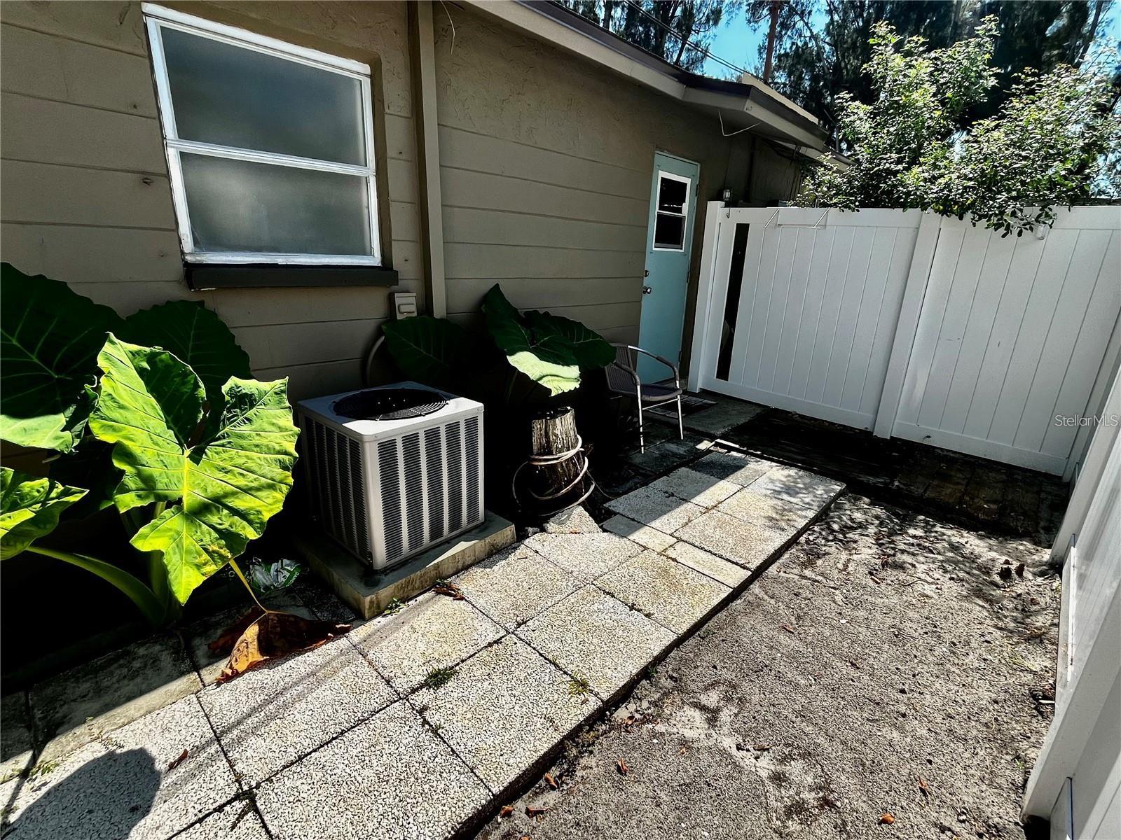 Image 28 of 35 For 15701 Waverly Street 2