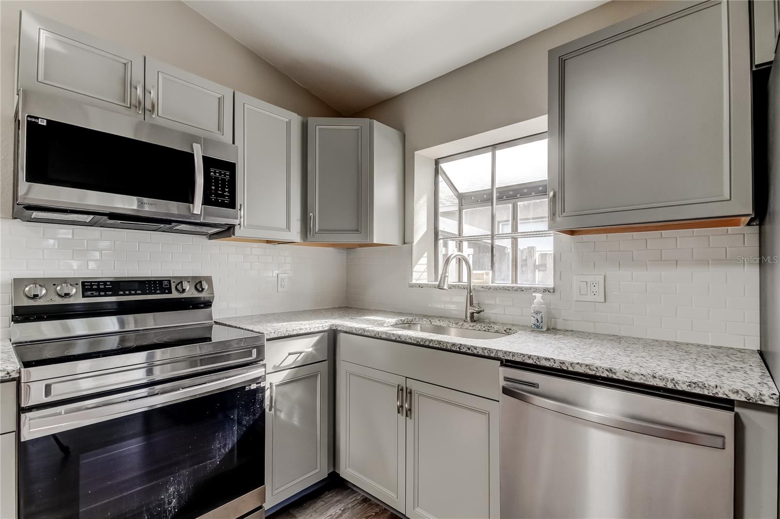 Image 18 of 49 For 206 Bedford Street