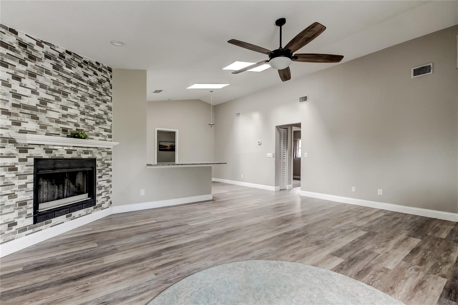 Image 4 of 49 For 206 Bedford Street