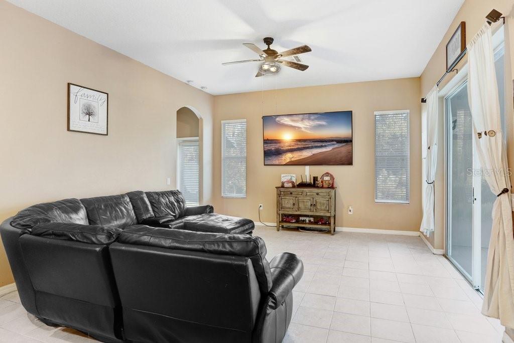 Image 12 of 42 For 4616 Roslyn Court