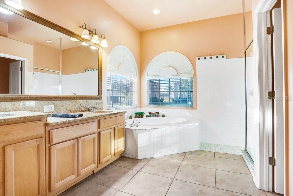 Image 16 of 42 For 4616 Roslyn Court