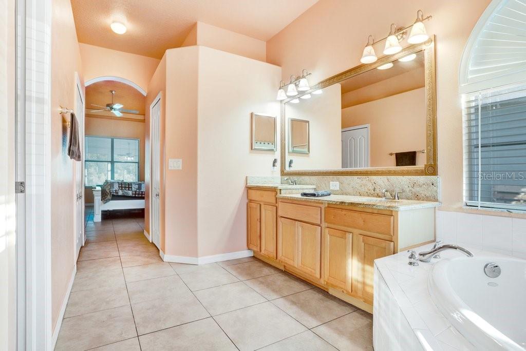 Image 17 of 42 For 4616 Roslyn Court