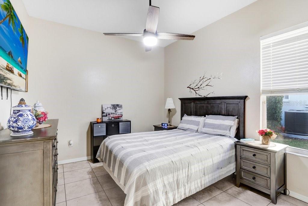 Image 19 of 42 For 4616 Roslyn Court