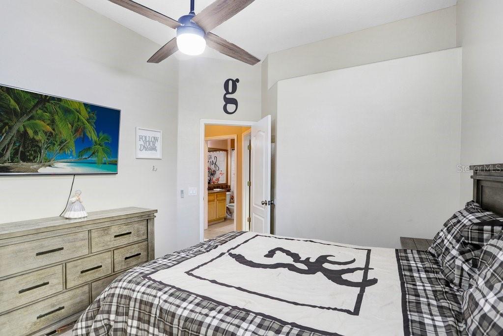 Image 22 of 42 For 4616 Roslyn Court