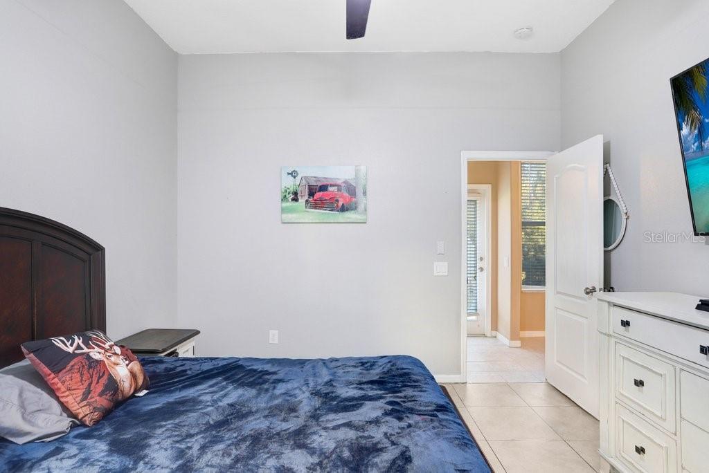 Image 23 of 42 For 4616 Roslyn Court