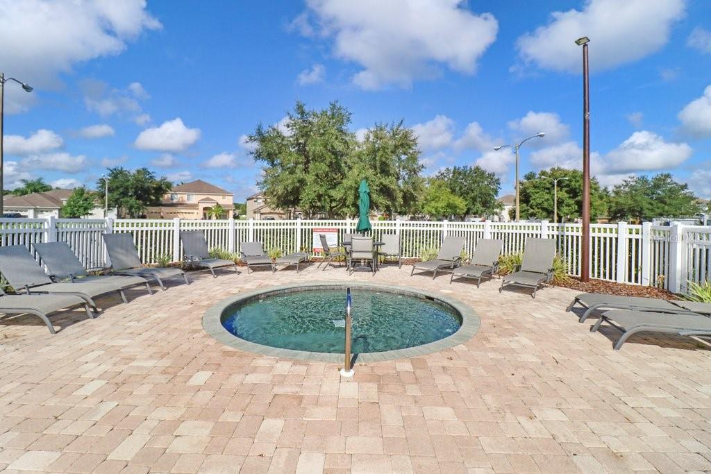 Image 39 of 42 For 4616 Roslyn Court