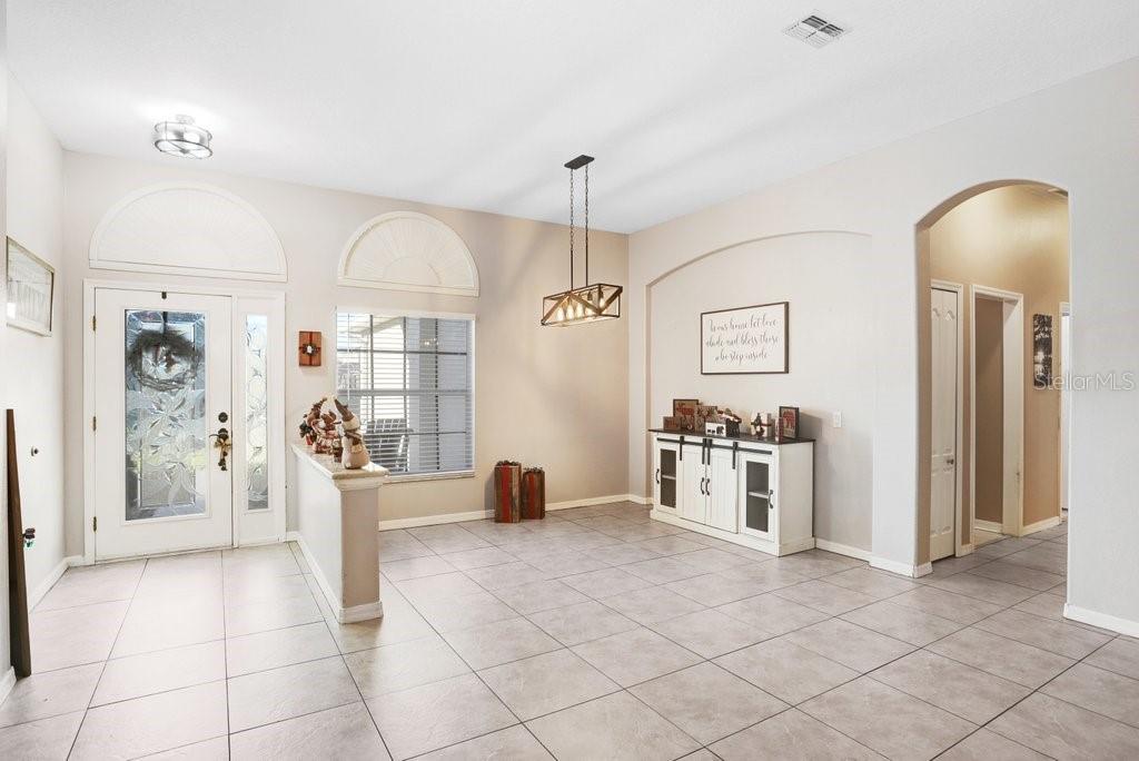 Image 6 of 42 For 4616 Roslyn Court