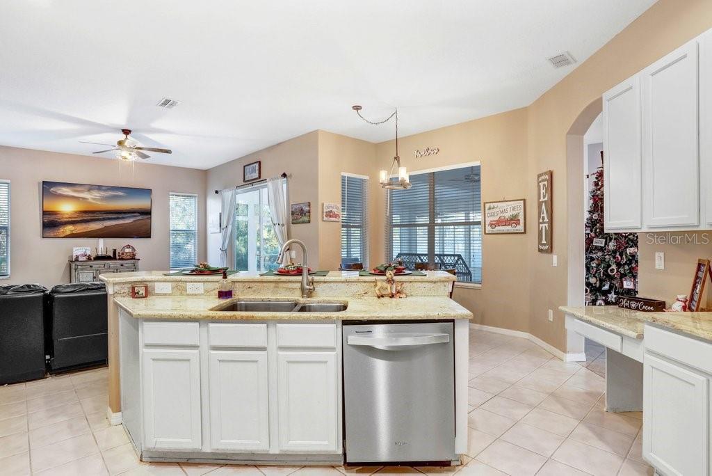 Image 8 of 42 For 4616 Roslyn Court