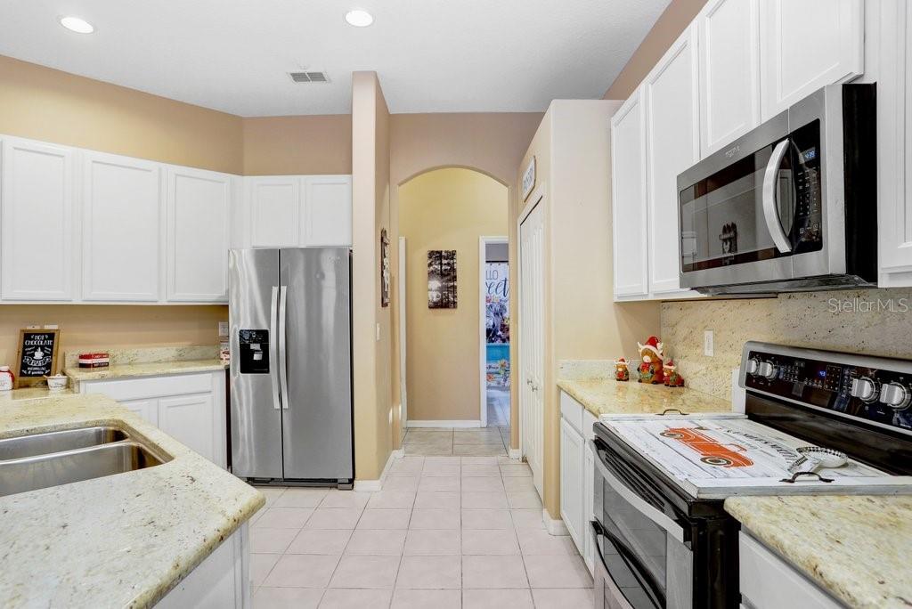 Image 9 of 42 For 4616 Roslyn Court