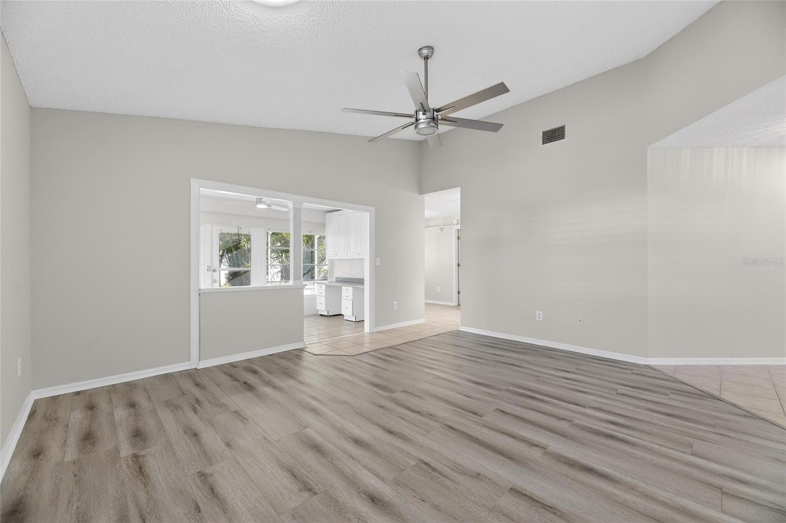 Image 13 of 50 For 2007 W Del Webb Boulevard