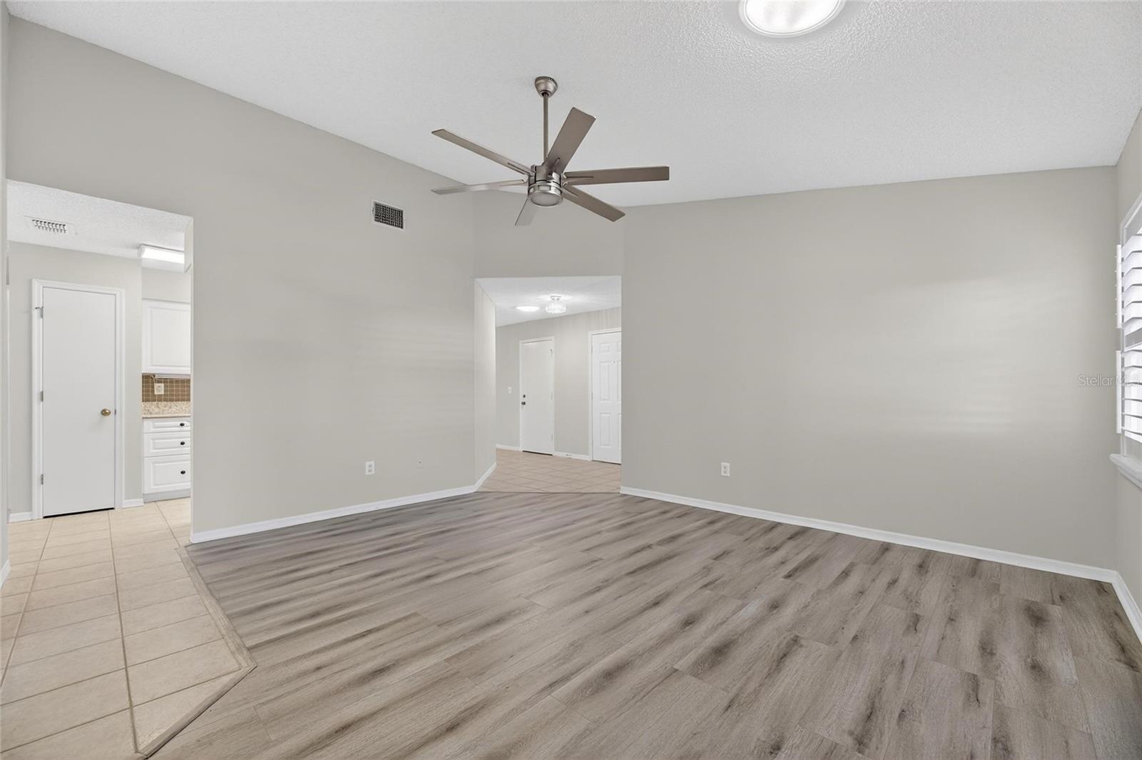 Image 14 of 50 For 2007 W Del Webb Boulevard