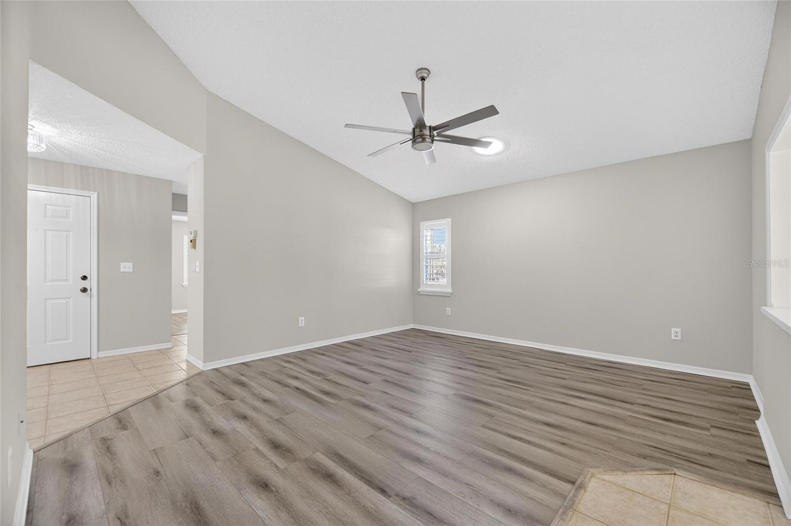 Image 15 of 50 For 2007 W Del Webb Boulevard