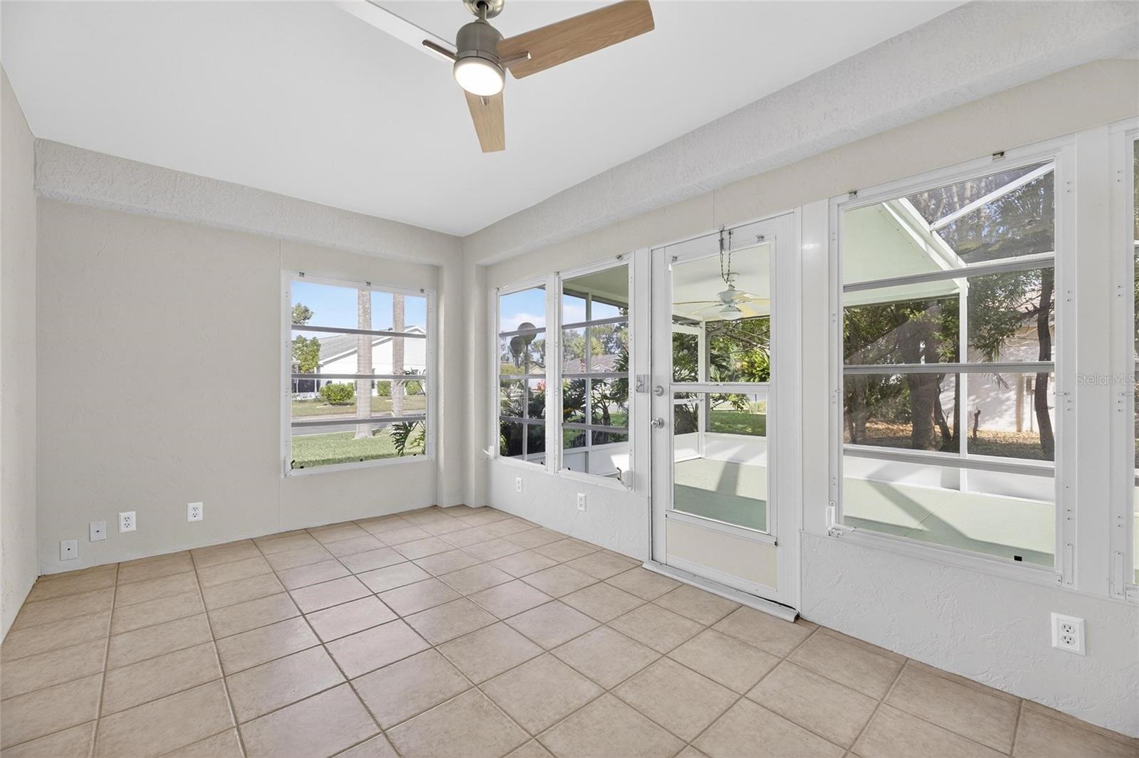 Image 17 of 50 For 2007 W Del Webb Boulevard