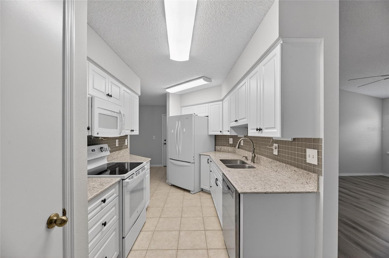 Image 21 of 50 For 2007 W Del Webb Boulevard