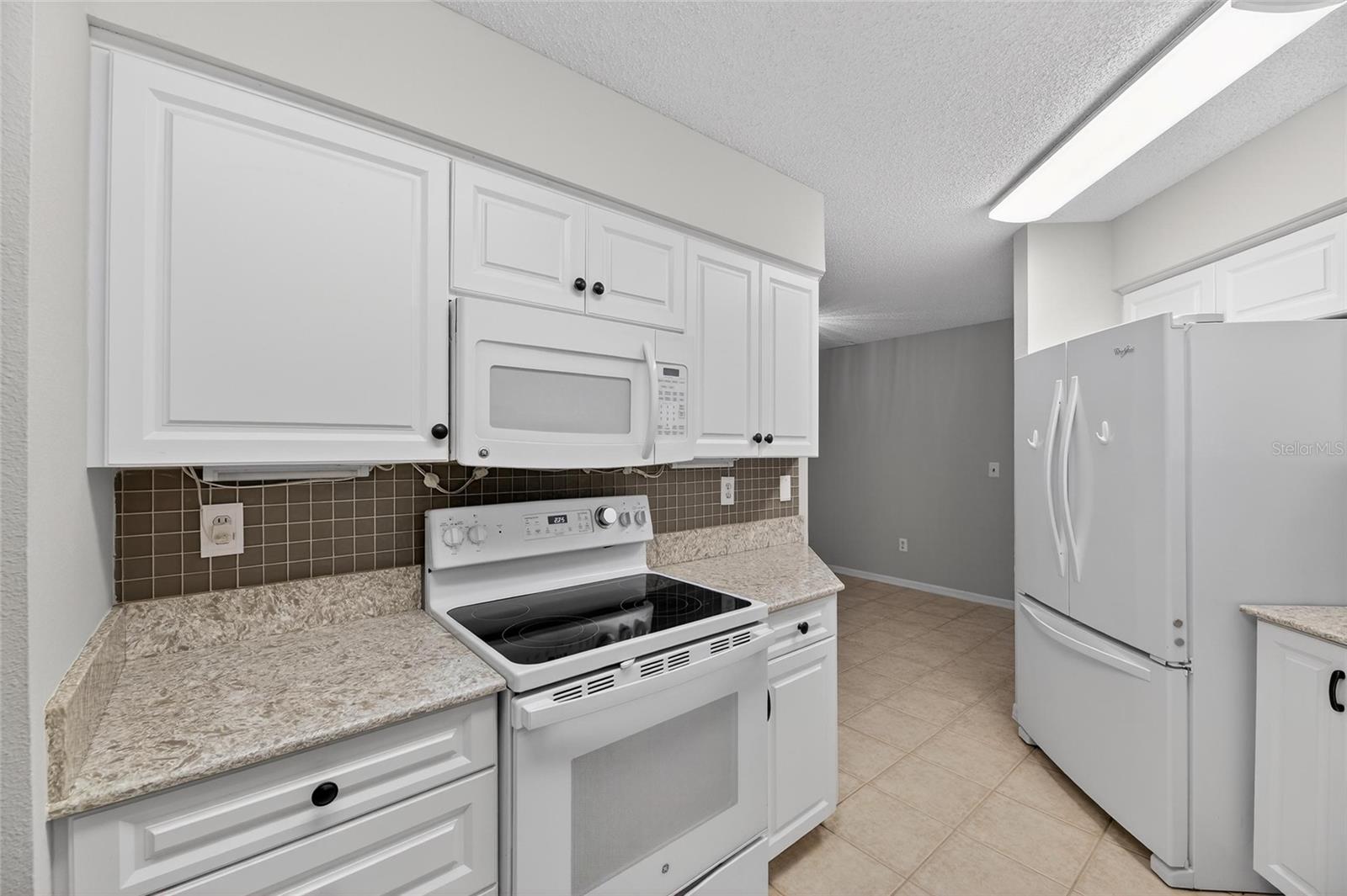 Image 23 of 50 For 2007 W Del Webb Boulevard