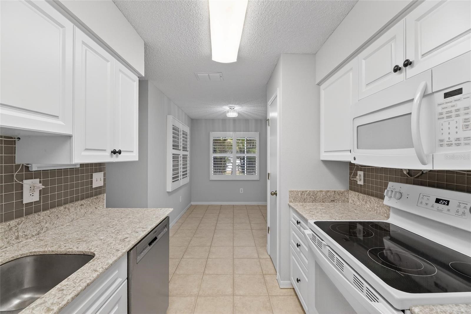 Image 25 of 50 For 2007 W Del Webb Boulevard