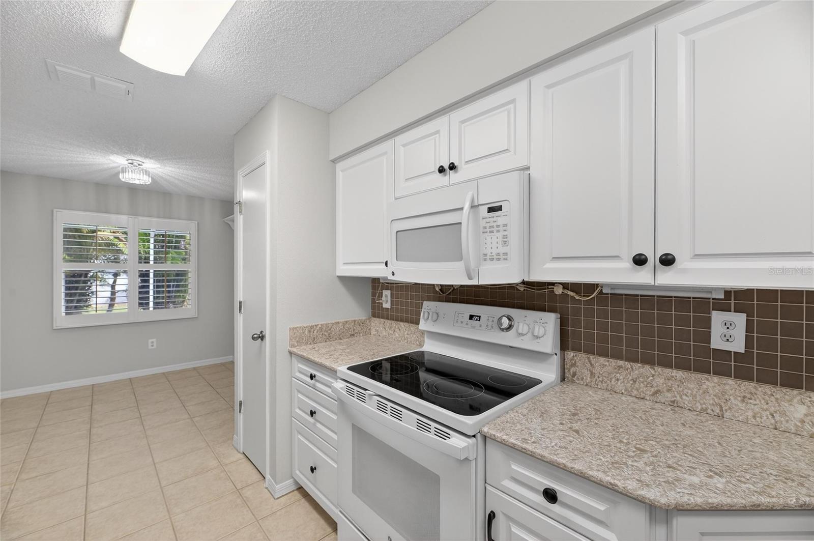 Image 26 of 50 For 2007 W Del Webb Boulevard