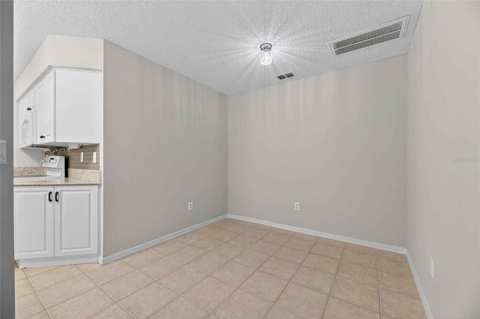 Image 9 of 50 For 2007 W Del Webb Boulevard