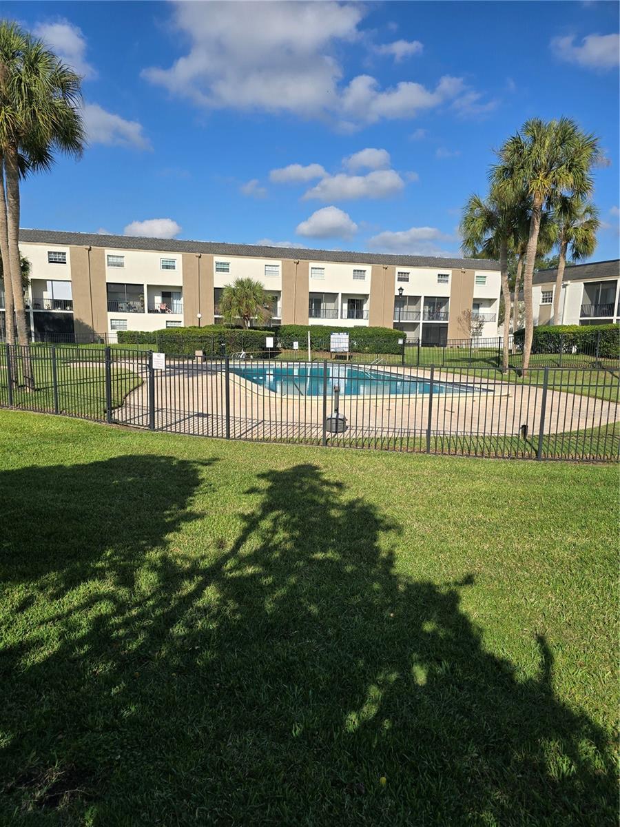 Image 15 of 18 For 712 Oakgrove Drive 230