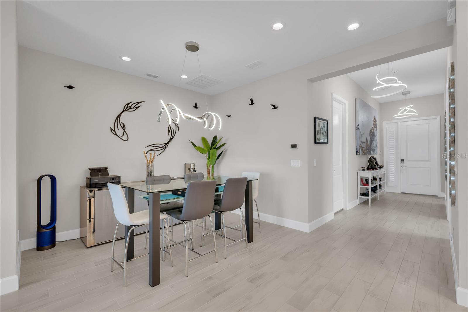 Listing photo id 8 for 4878 Avila Lakes Drive