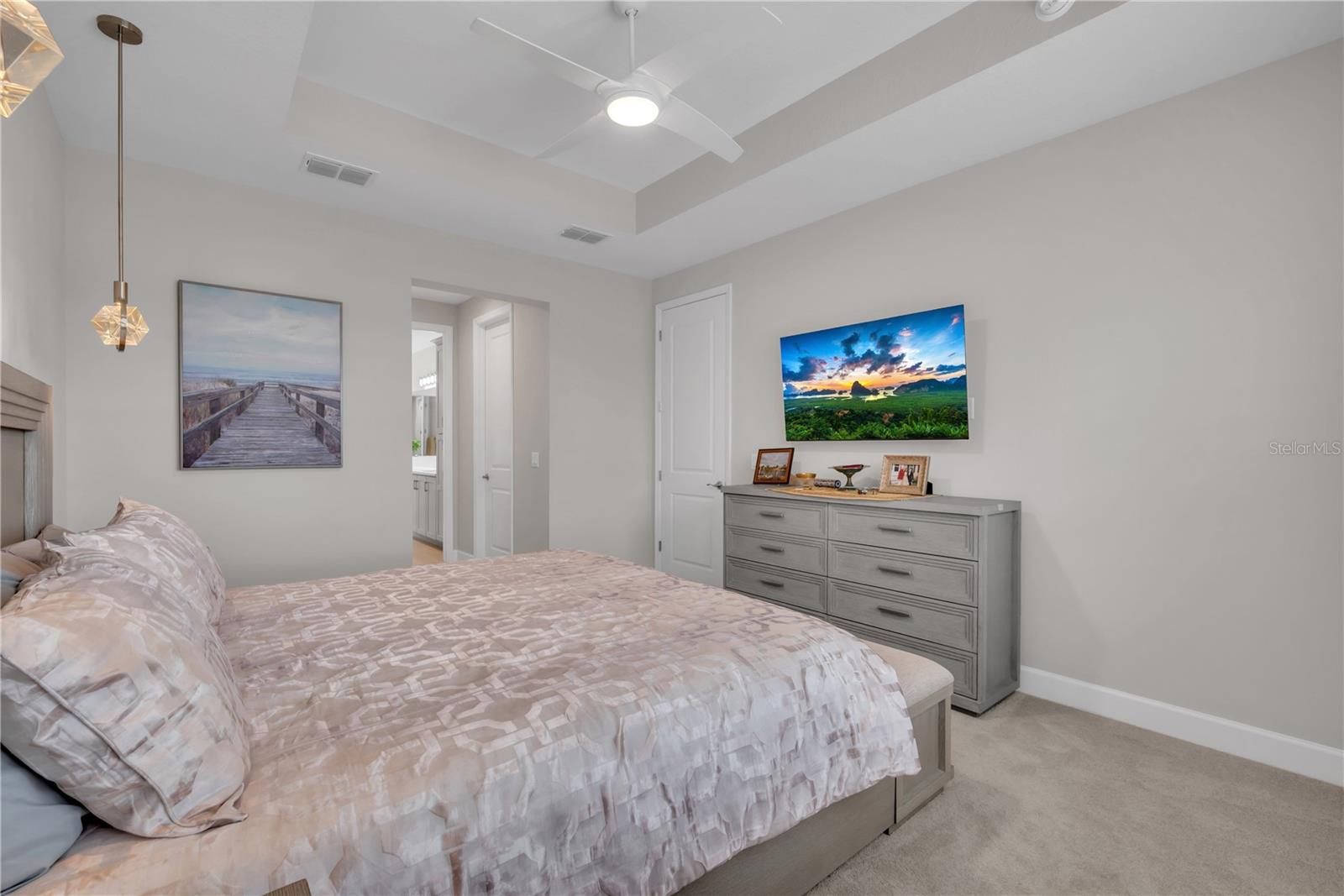 Listing photo id 15 for 4878 Avila Lakes Drive