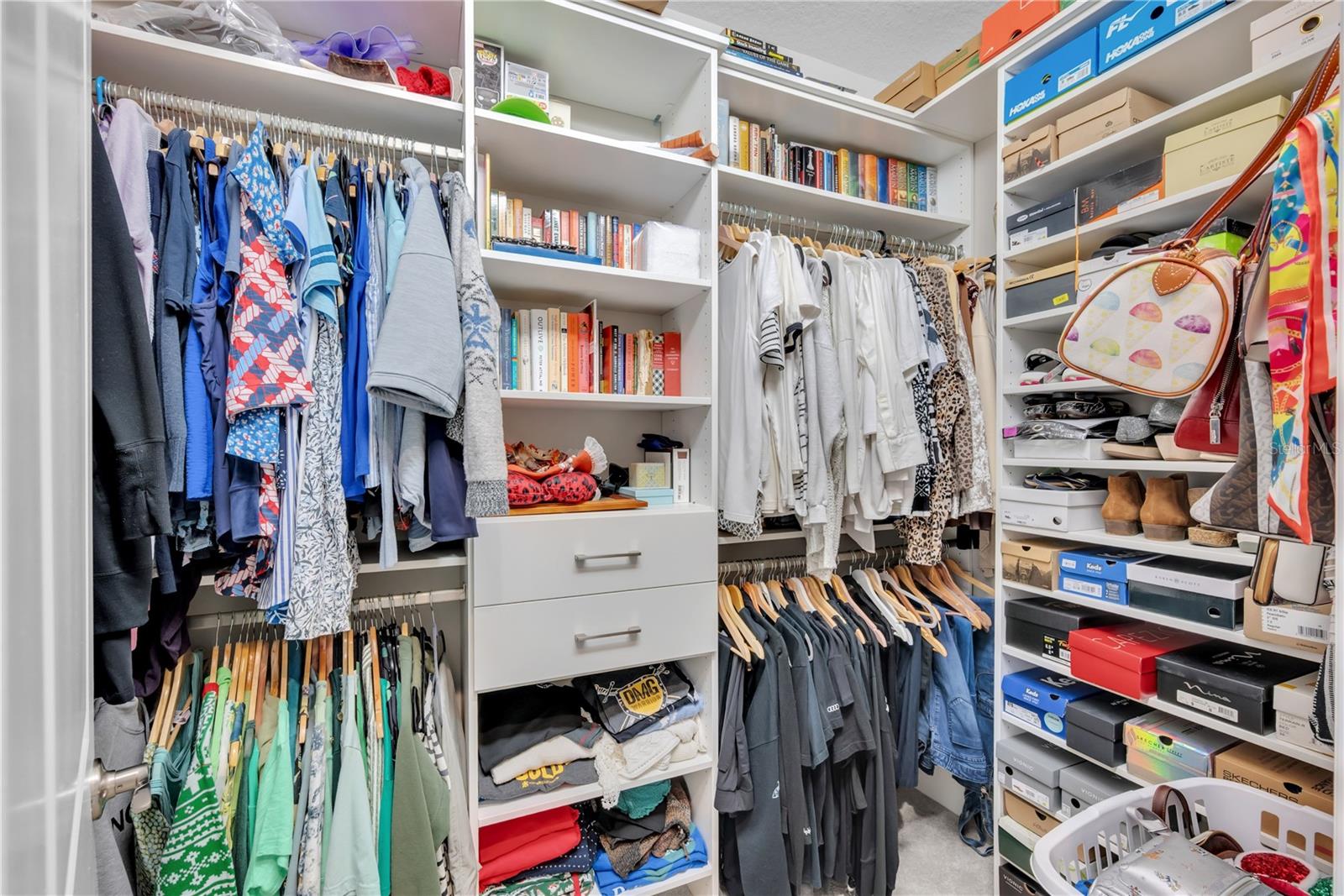 Listing photo id 16 for 4878 Avila Lakes Drive