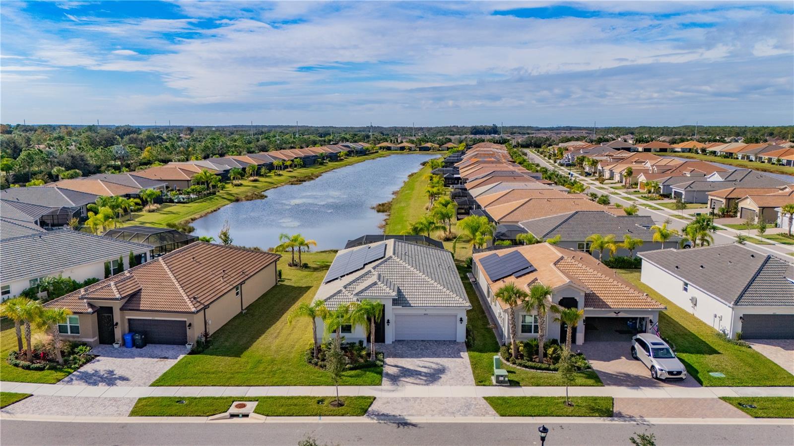 Listing photo id 1 for 4878 Avila Lakes Drive