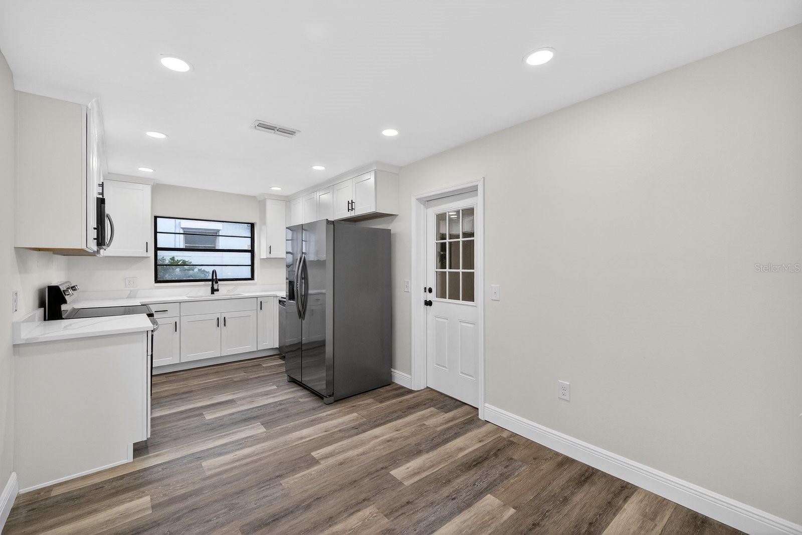 Image 17 of 38 For 7822 Bahama Avenue