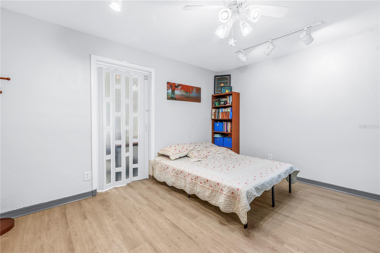 Image 17 of 33 For 3723 59th Street N 6