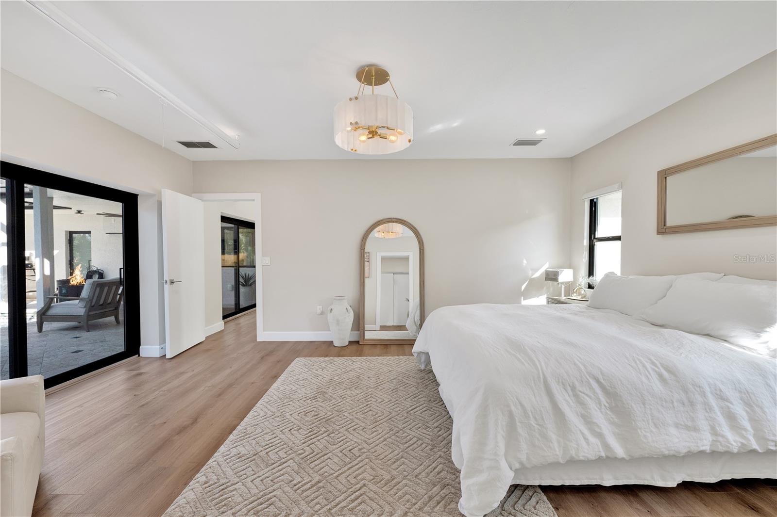 Image 21 of 60 For 5361 Siesta Ct