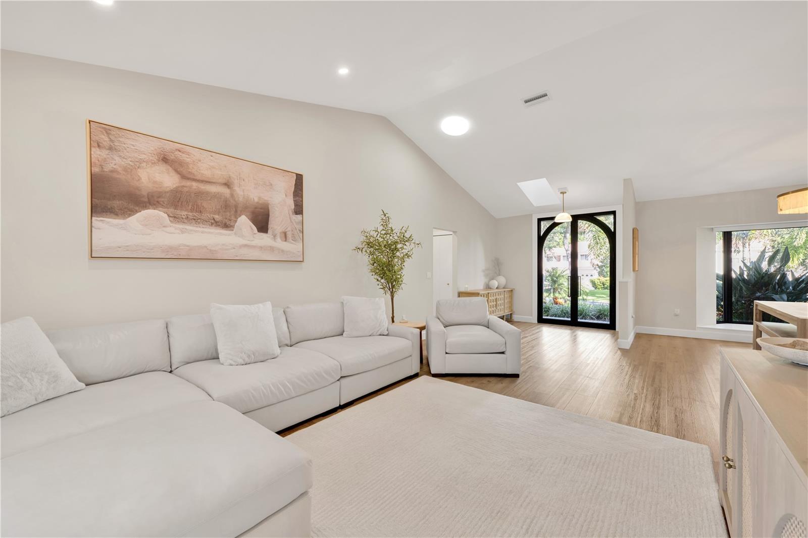 Image 3 of 60 For 5361 Siesta Ct