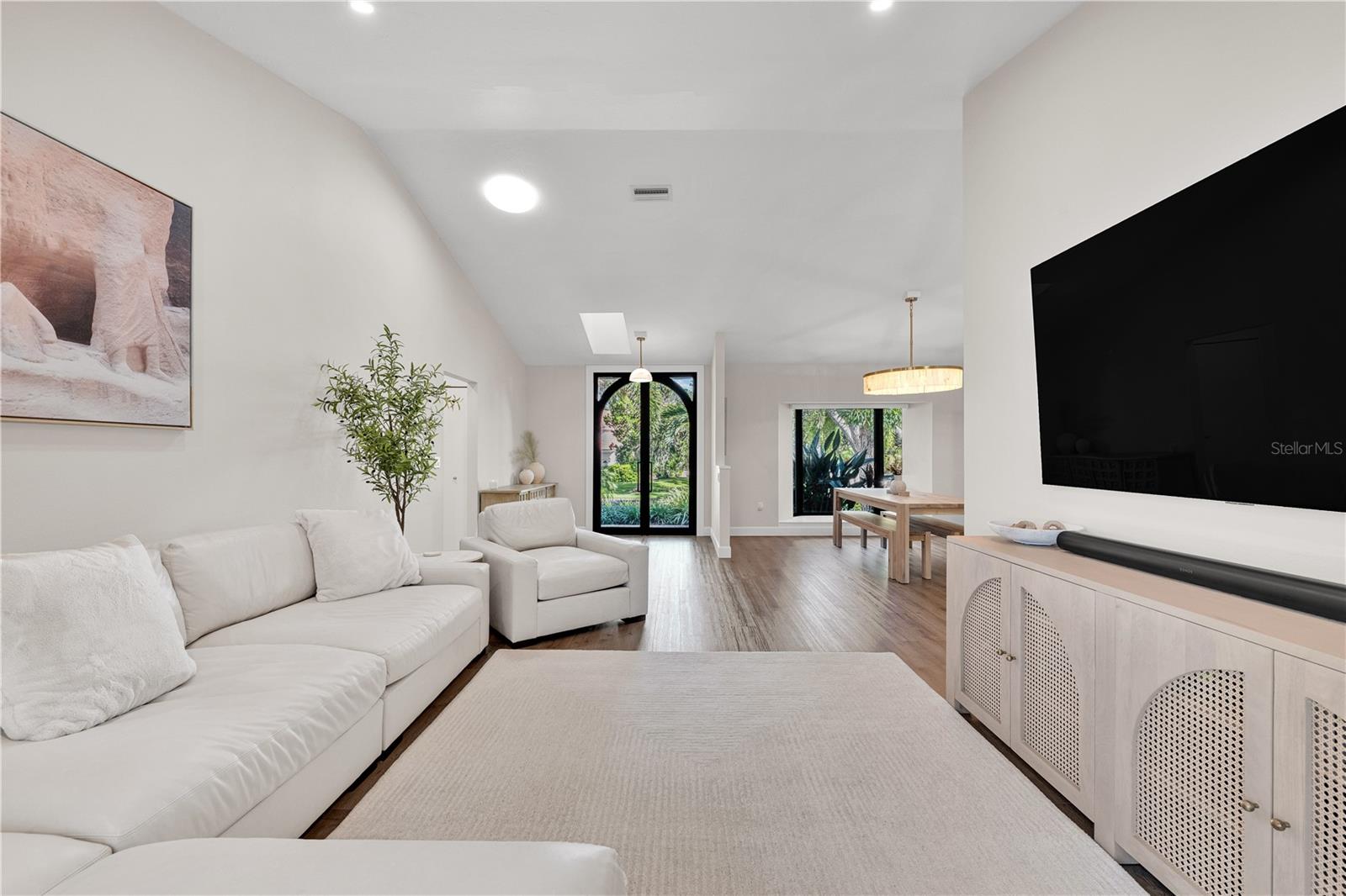 Image 4 of 60 For 5361 Siesta Ct