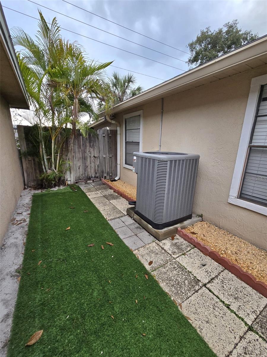 Image 4 of 26 For 2280 Springwood Circle W