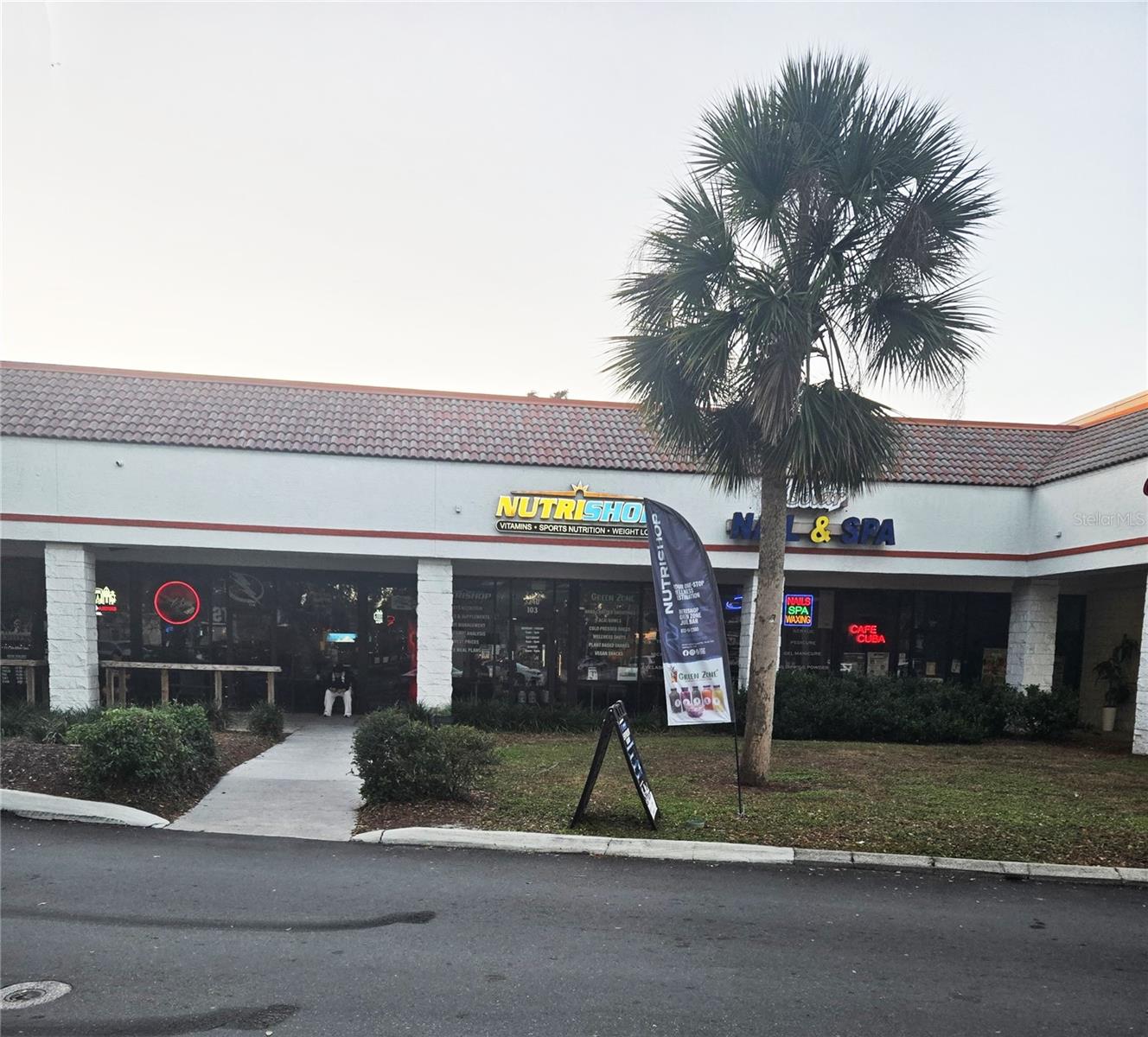 Image 3 of 12 For Lithia Pinecrest Road