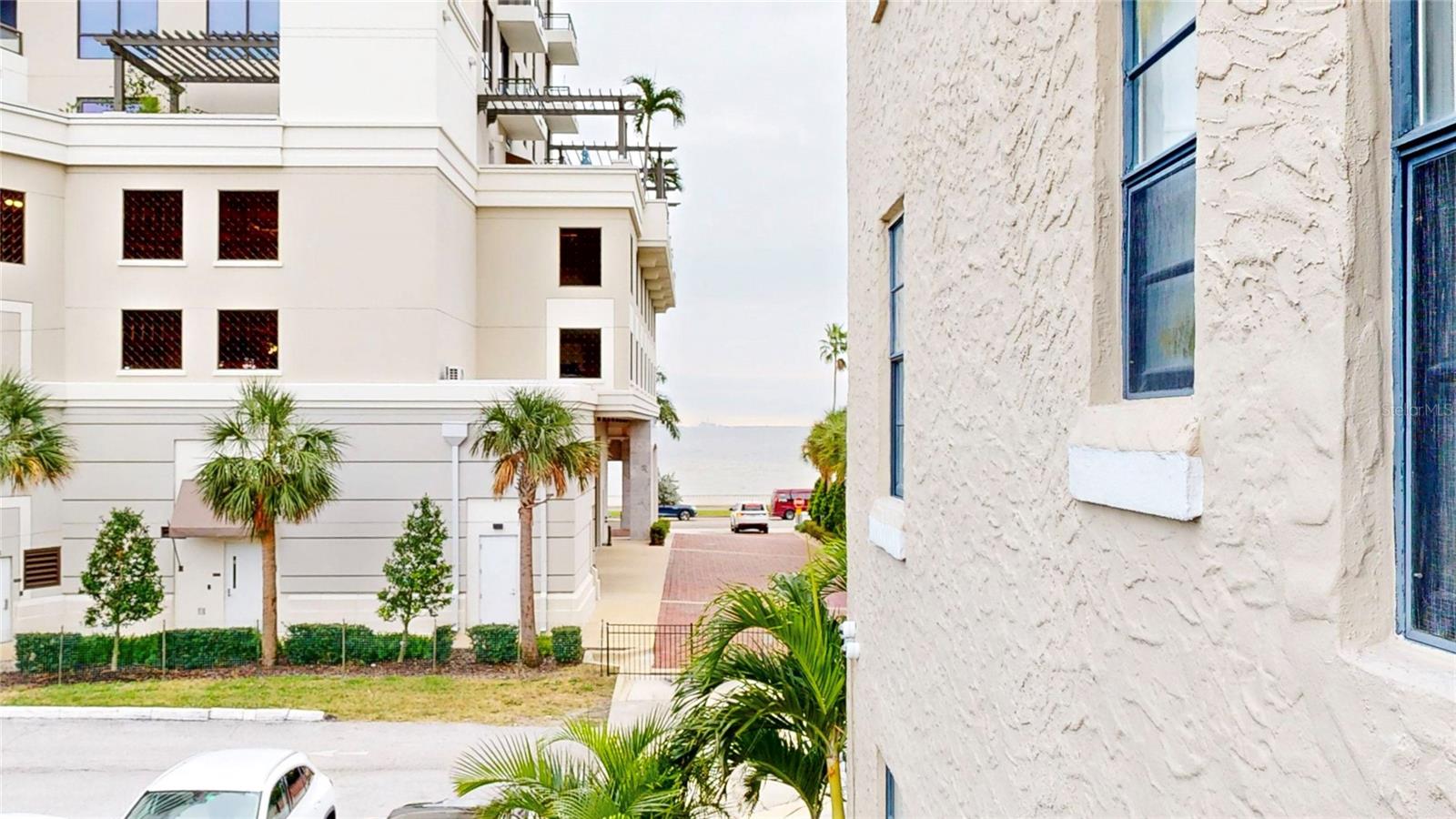 Image 13 of 28 For 2109 Bayshore Boulevard 205