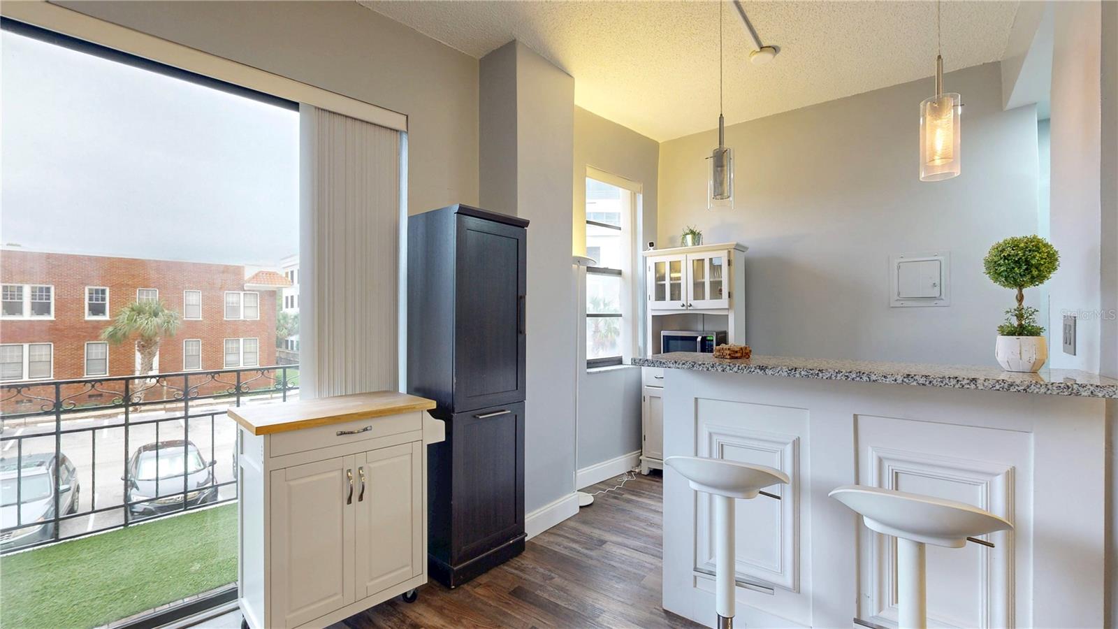 Image 6 of 28 For 2109 Bayshore Boulevard 205