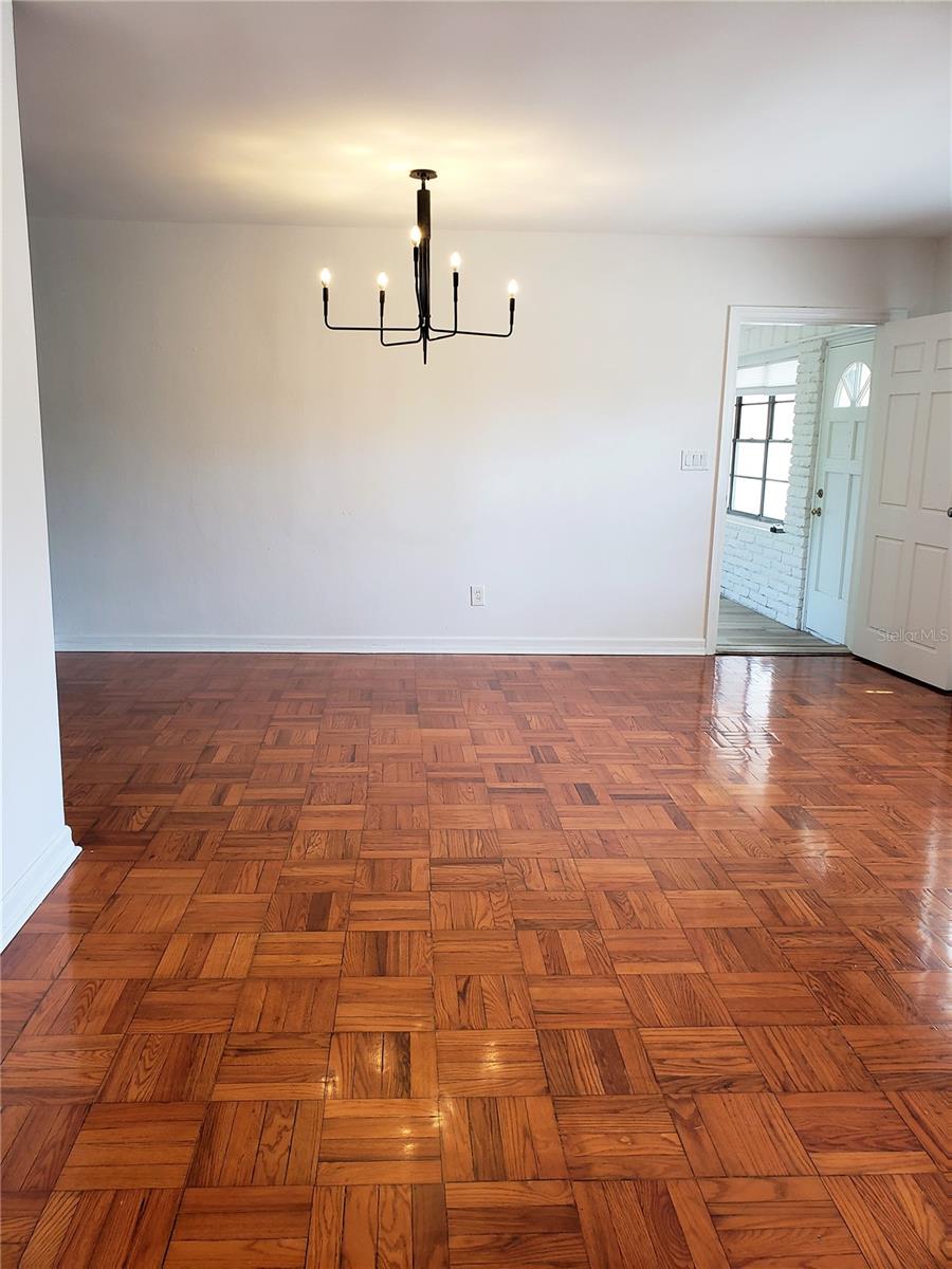 Image 14 of 36 For 707 Lois Avenue