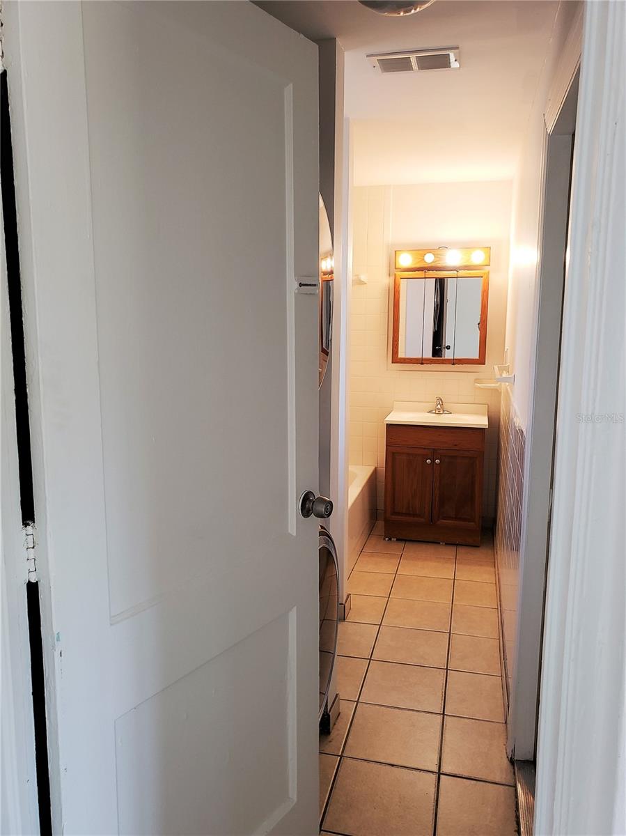 Image 27 of 36 For 707 Lois Avenue